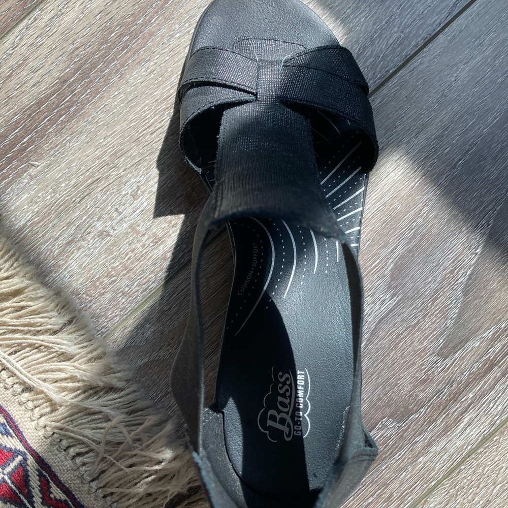 Brand new Bass Sandals size 8 black leather upper